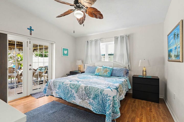 Tiki Oasis: 3b/2b Private Pool Home Sleeps 8 - Cape Canaveral, FL