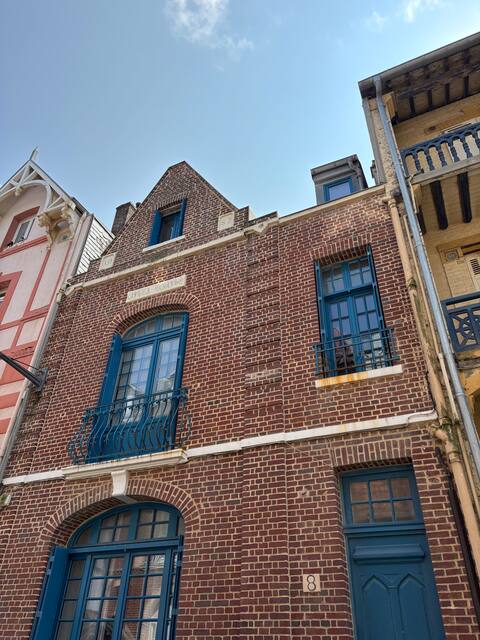 *VILLA LOUISE * 12 people * 20 m from the beach*