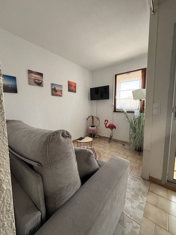 Salón con sofá  cama 2 personas 