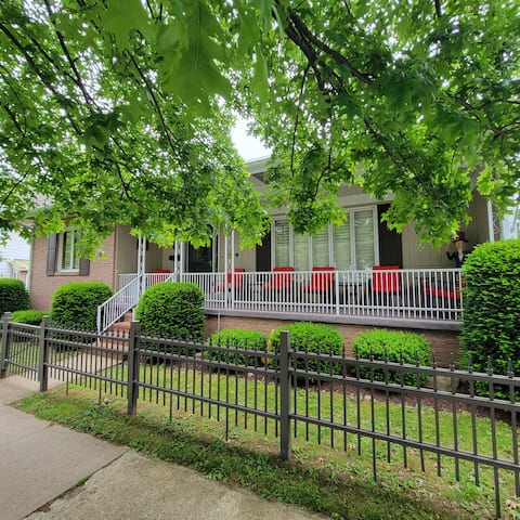 Historic Ligonier
The Gem near the diamond