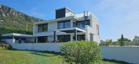 Villa Hillside