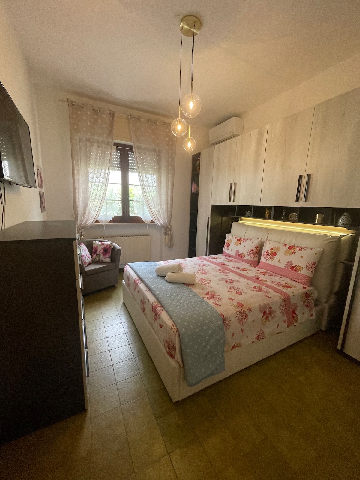 DVOJPOSTEĽOVÁ IZBA Č.1 S KLIMATIZÁCIOU.