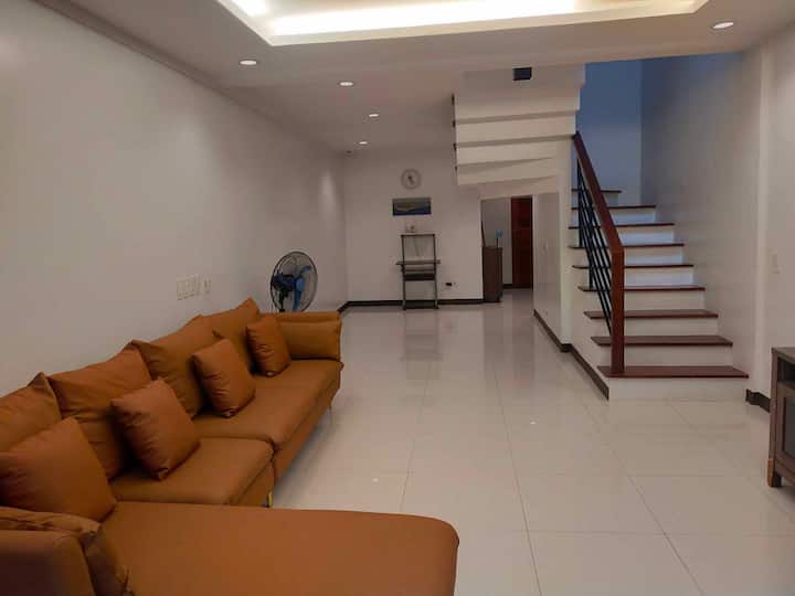 3 Br, 3.5 Ba Townhouse.fully Furnished W/  Parking - San Mateo