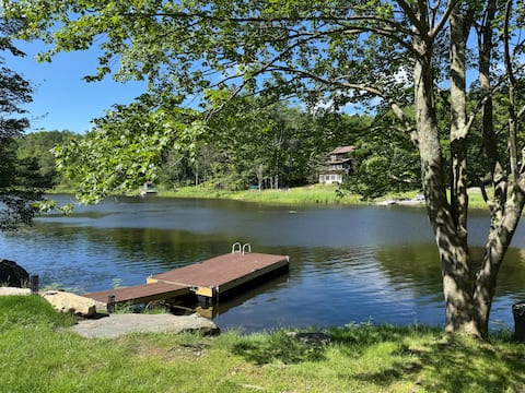 The Badger Den Lake House: Dock, Kayaks, Firepit