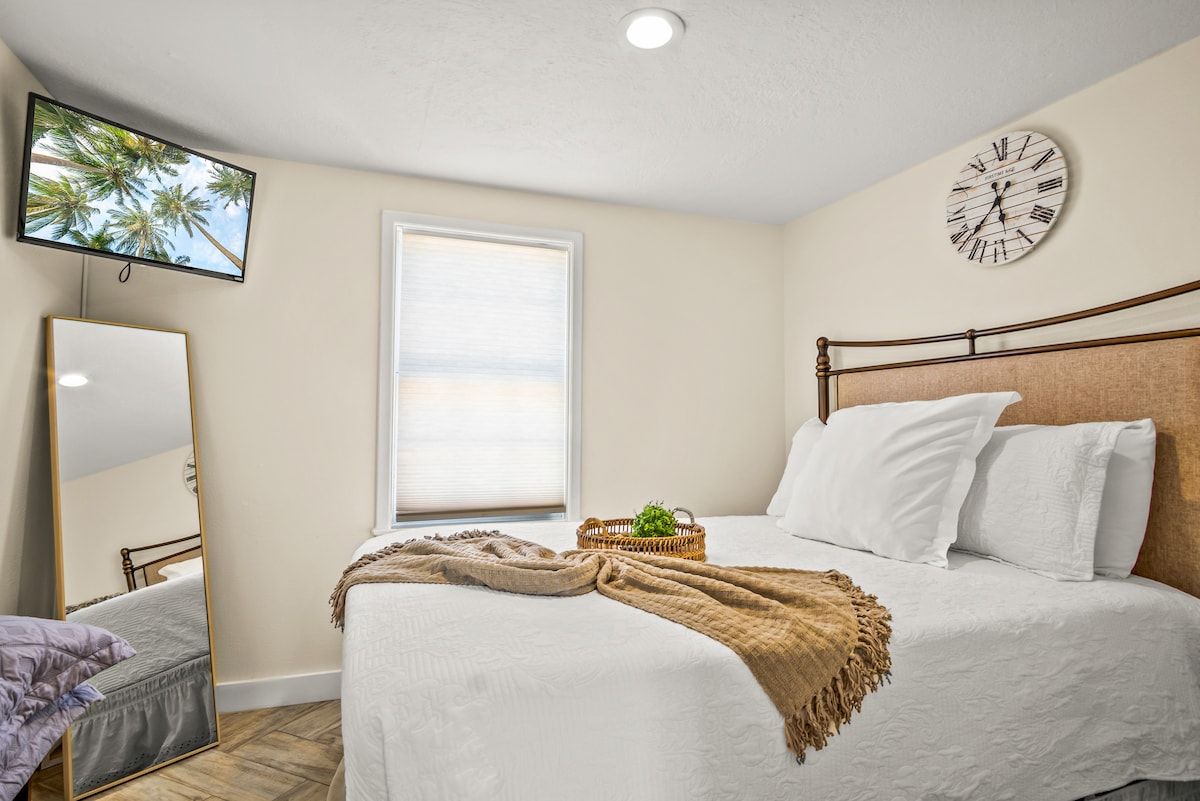 带标准双人床的主卧