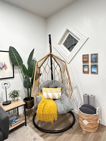 Cozy Retreat for the Holidays Near Top Attractions