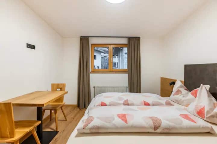 Schlafzimmer 1