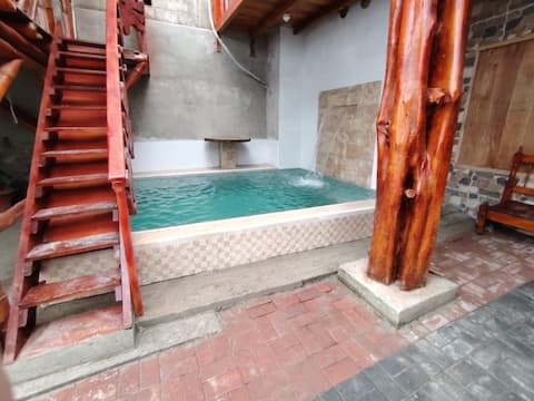 Beach house with pool, 18 pers price per night