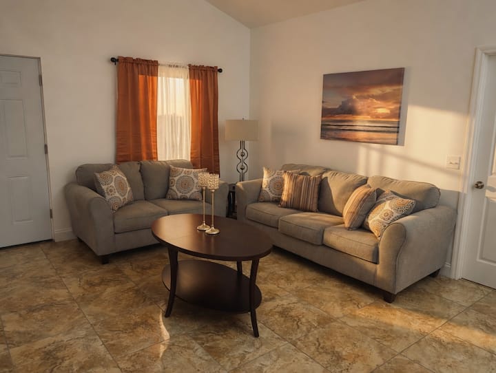 Florida Getaway • Sleeps 14 • Near Beaches - New Port Richey, FL