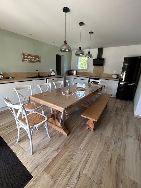 Air-conditioned house, quiet between Lake and Ocean