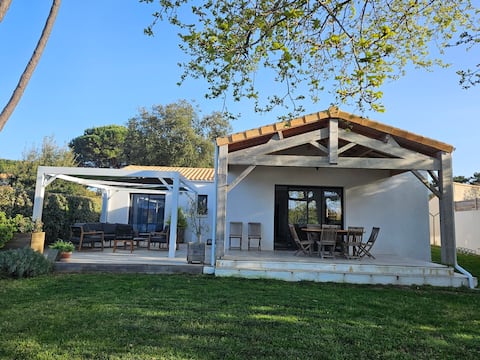 Beautiful new beachfront villa for 6 people