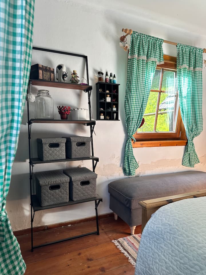 Schlafzimmer 1