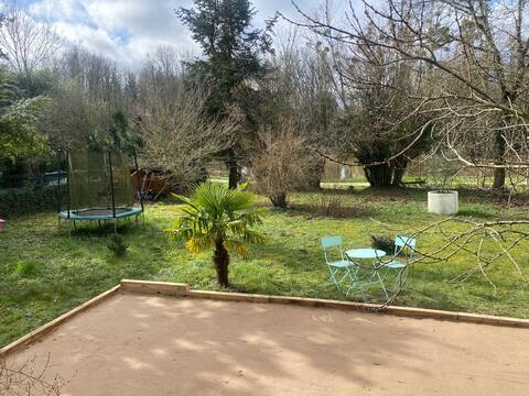 Large house walking distance with fireplace, pétanque