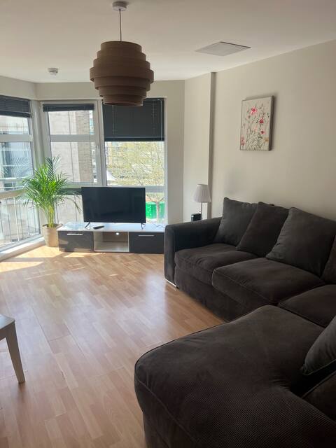 Successful Airbnb property: City Centre apt with parking and balcony in Holme Pierrepont