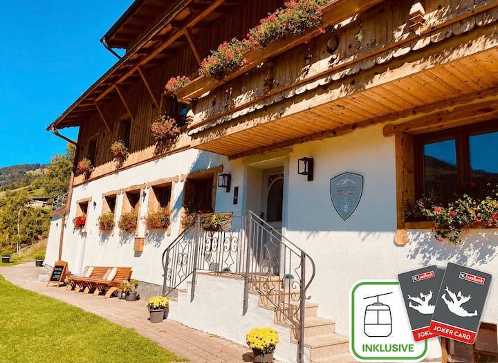 Alm Seasons Premium Chalet****(s) - Saalbach