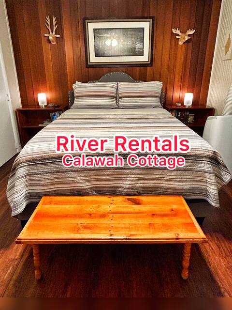 Hot Tub,Fast Wi-Fi & Private Parking-Cozy Cottage