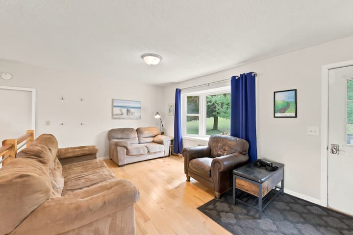 Spacious Deck and Sauna, 4 BR, 2Ba