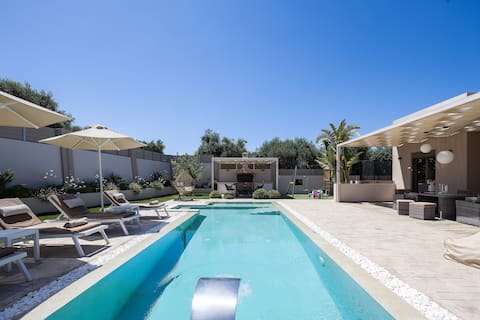 Koin Villa Sunset,  with Heated Pool & Whirlpool