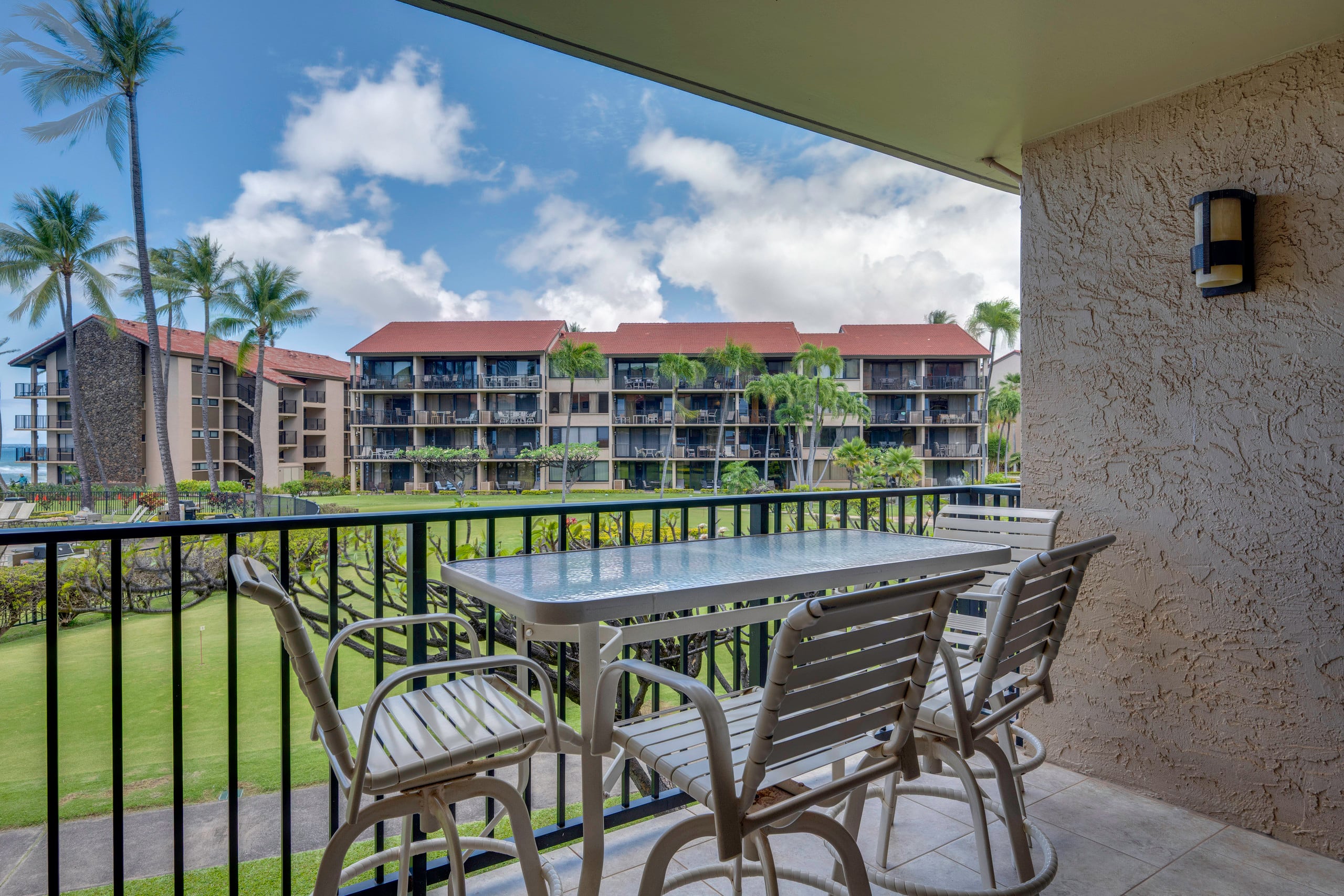 Condo in Lahaina · ★4.92 · 2 bedrooms · 4 beds · 2 baths - Image 18