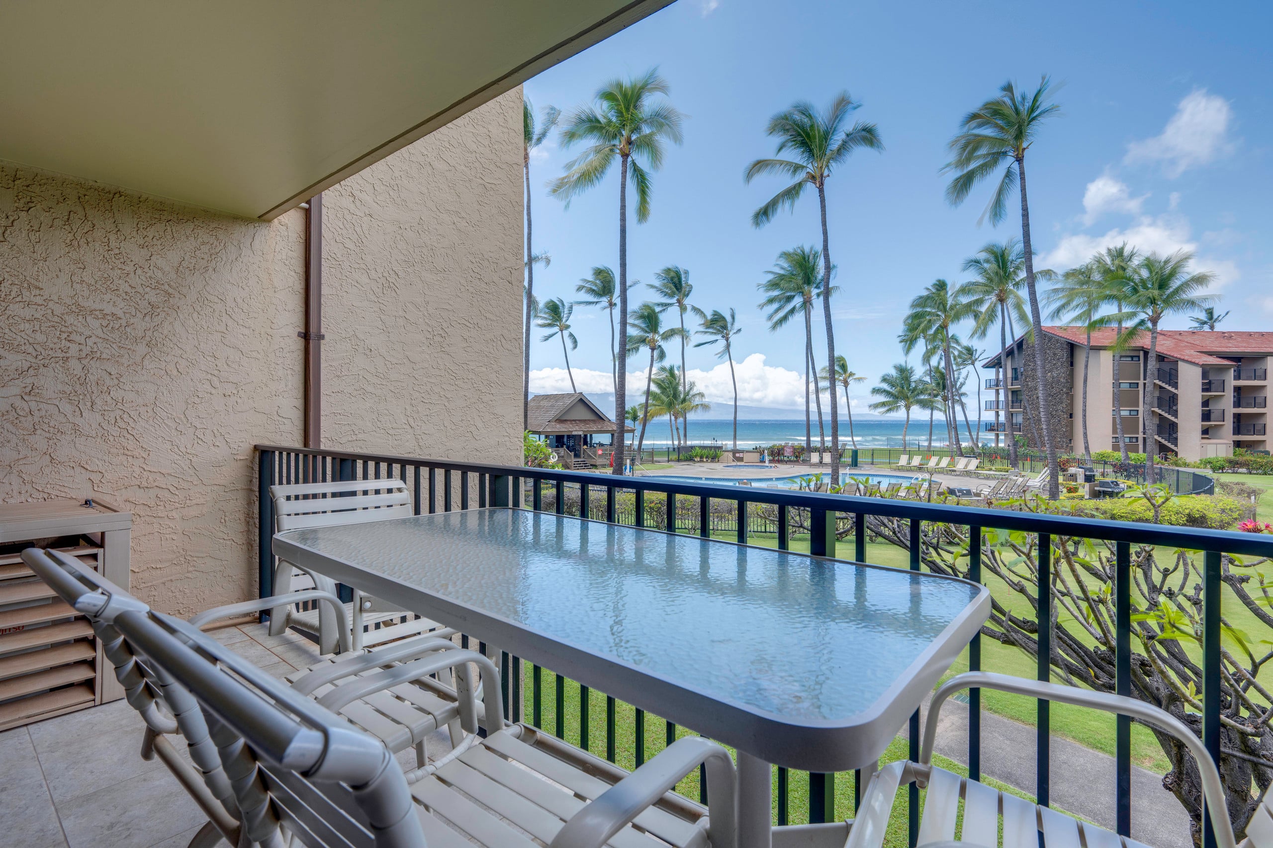 Condo in Lahaina · ★4.92 · 2 bedrooms · 4 beds · 2 baths - Image 2