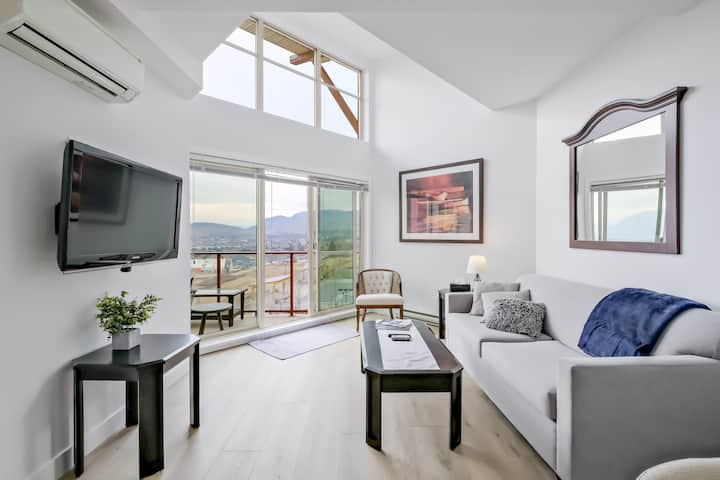 Beautiful Lakeview, Mountains - West Kelowna
