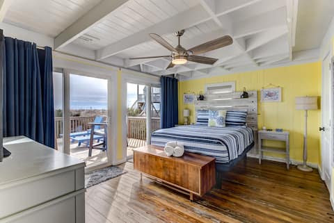 Top Airbnb: Charming Beachfront Cottage/Direct Access to Beach in Oak Island