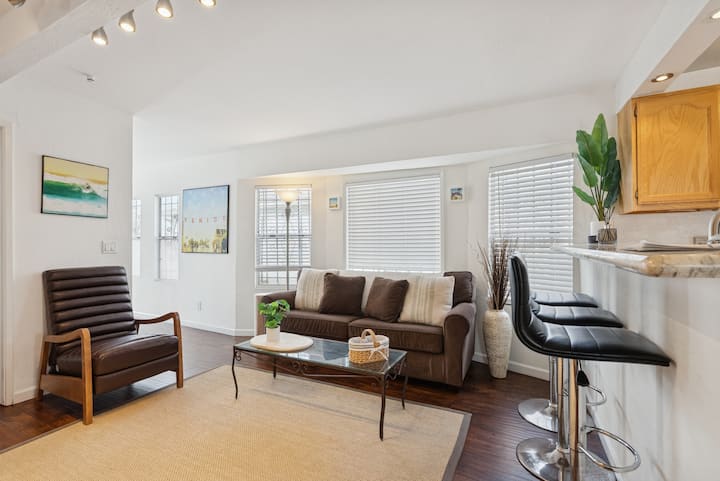 Venice Bungalow W Guesthouse - Walk Everywhere! - Santa Monica, CA