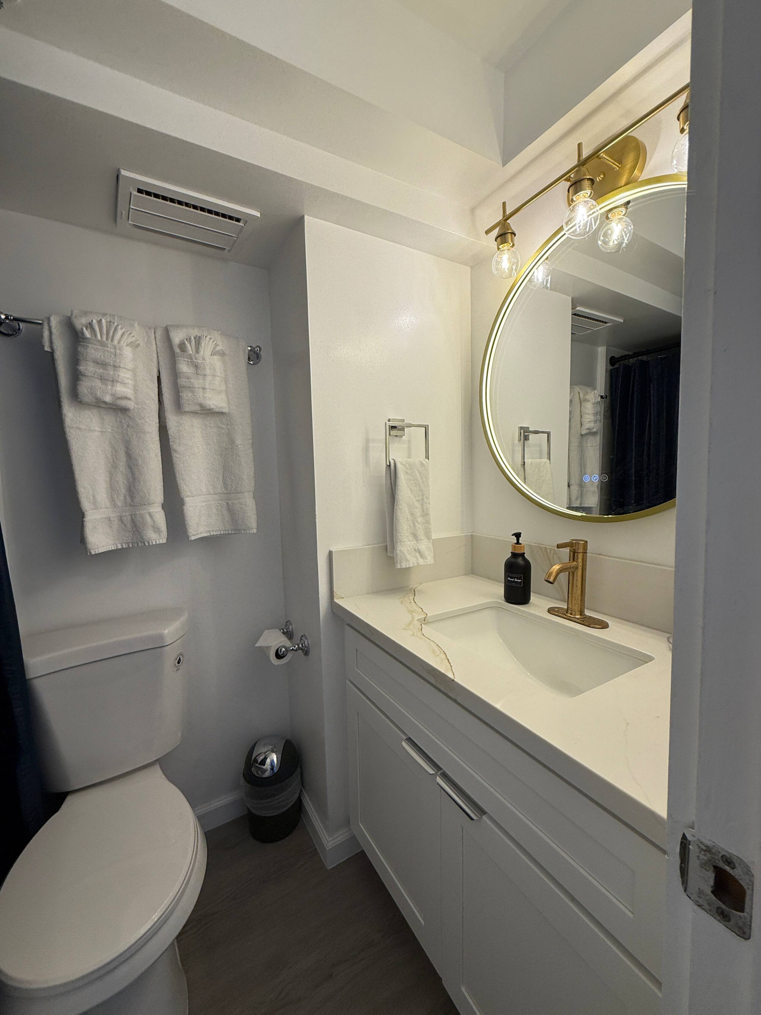 Condo in Honolulu · ★4.74 · Studio · 2 beds · 1 private bath - Image 28