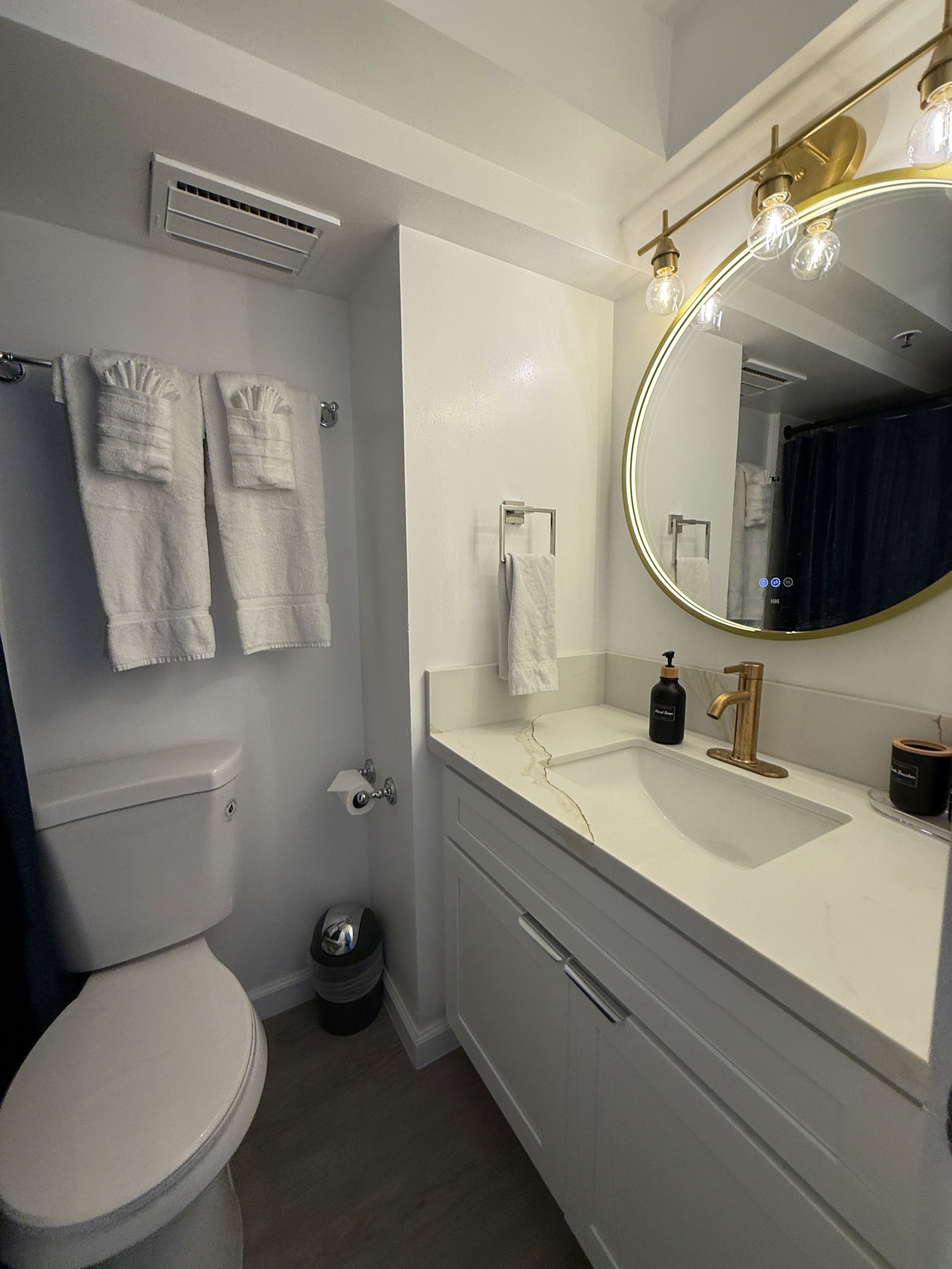 Condo in Honolulu · ★4.74 · Studio · 2 beds · 1 private bath - Image 7