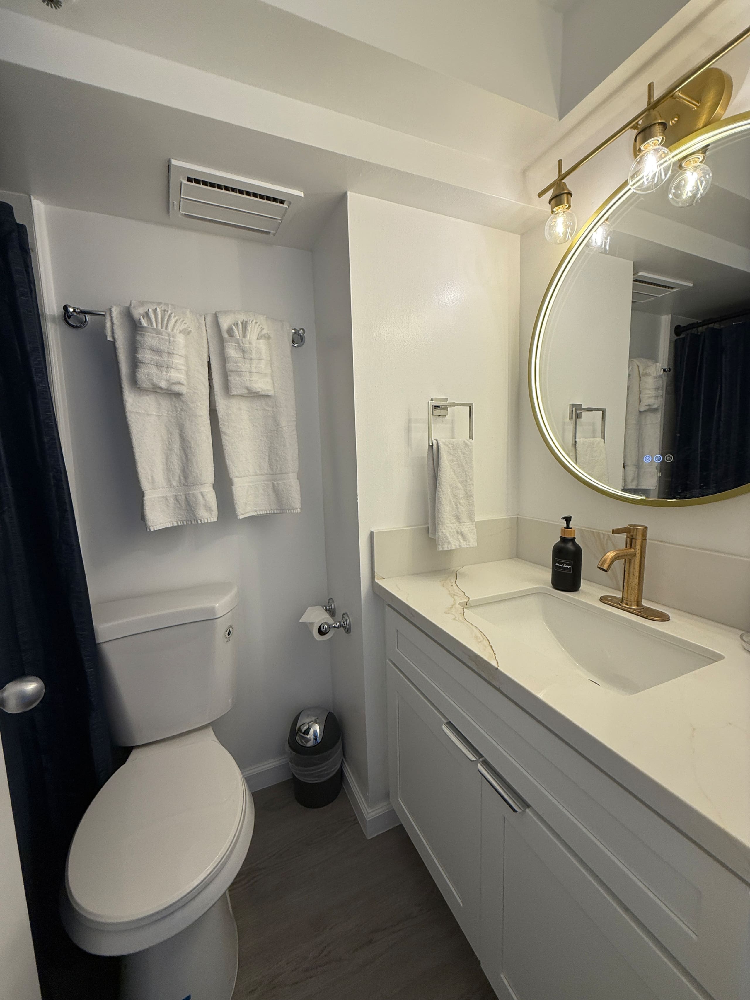Condo in Honolulu · ★4.74 · Studio · 2 beds · 1 private bath - Image 9