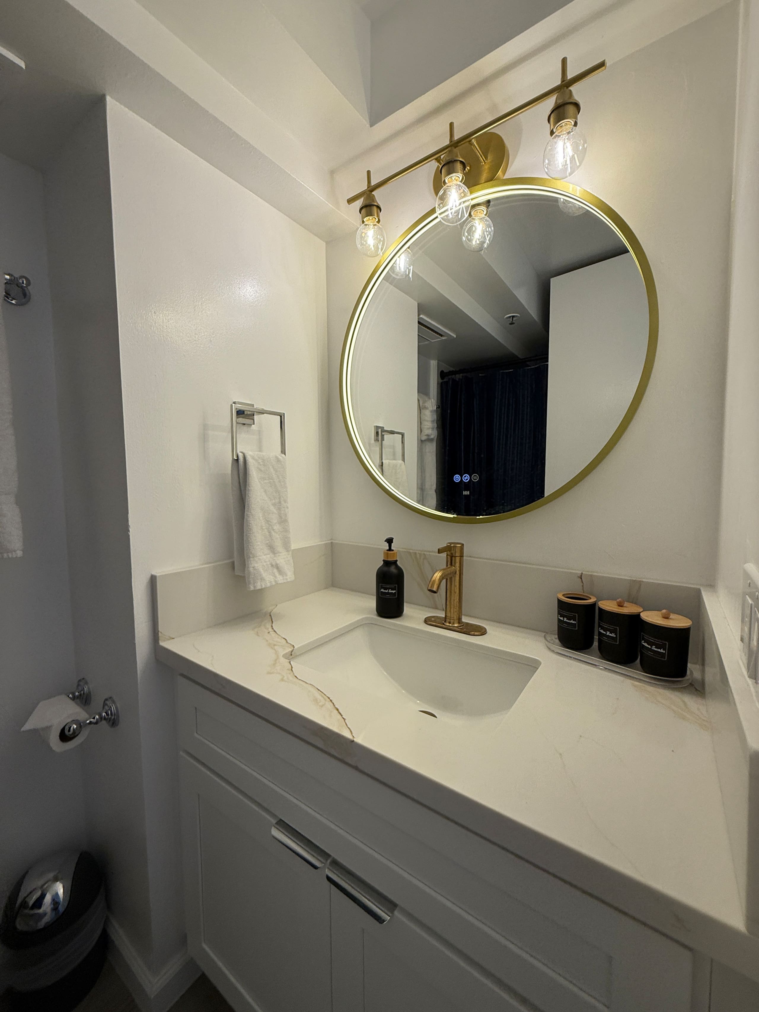 Condo in Honolulu · ★4.74 · Studio · 2 beds · 1 private bath - Image 8