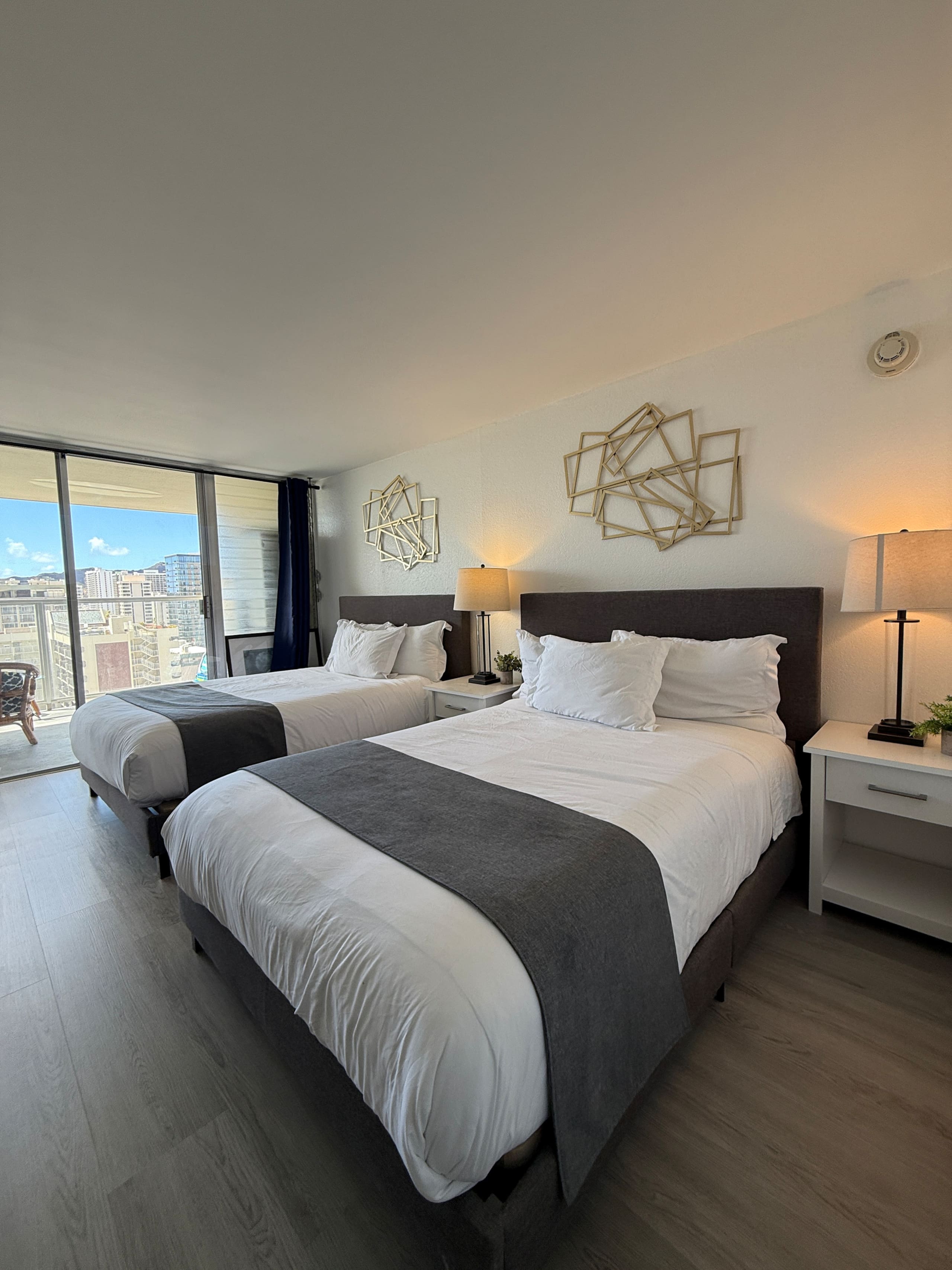 Condo in Honolulu · ★4.74 · Studio · 2 beds · 1 private bath - Image 1