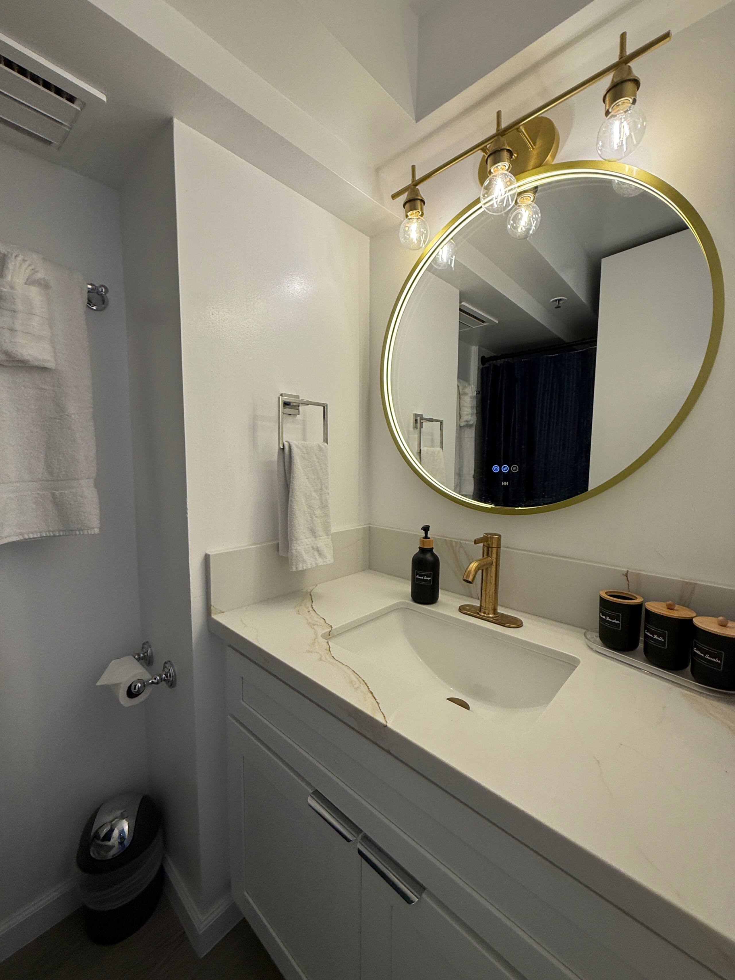 Condo in Honolulu · ★4.74 · Studio · 2 beds · 1 private bath - Image 29