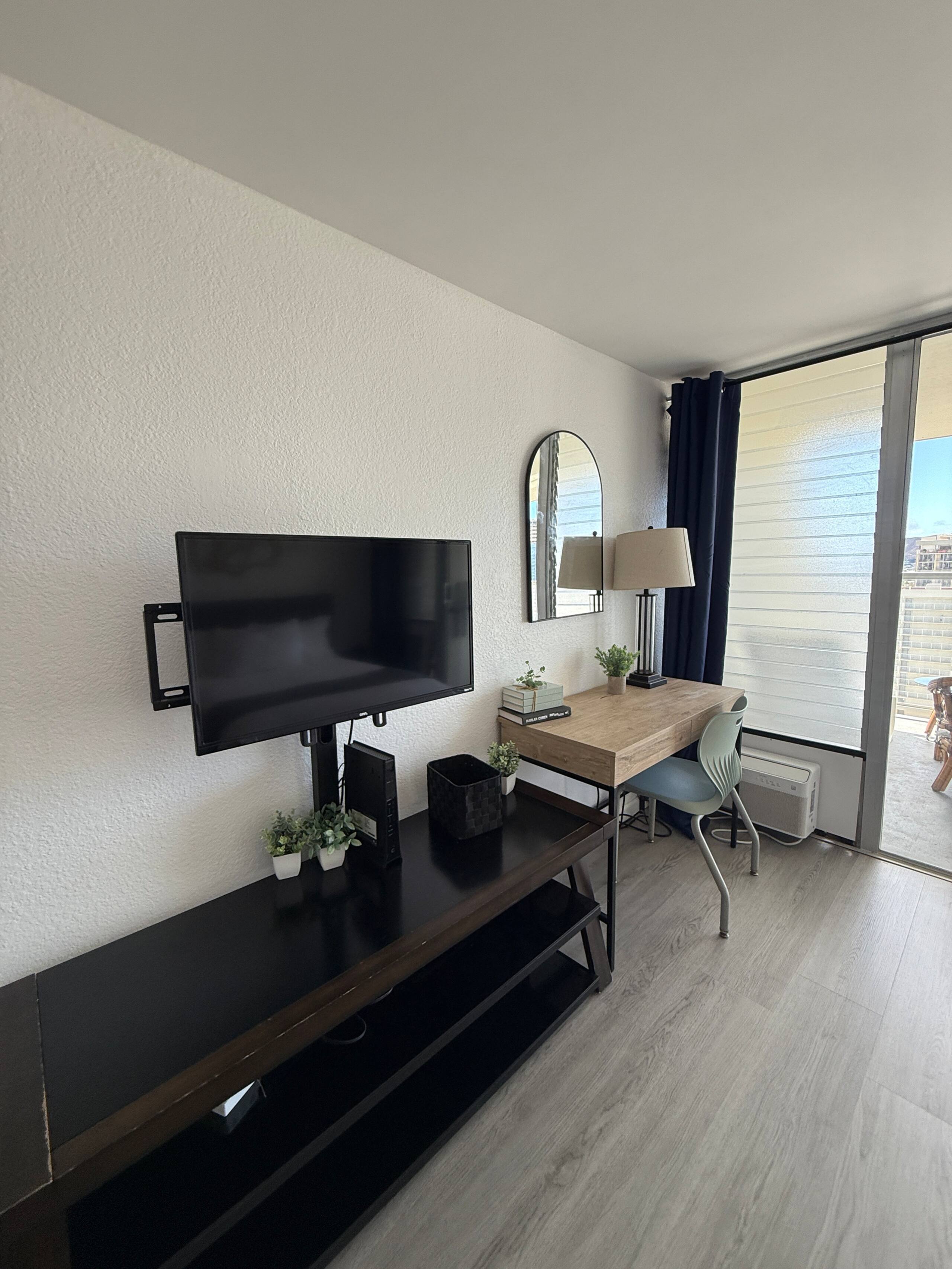 Condo in Honolulu · ★4.74 · Studio · 2 beds · 1 private bath - Image 33