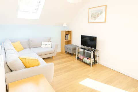 Successful Airbnb property: Pet friendly Annex with hot tub & garden dome in North Warwickshire