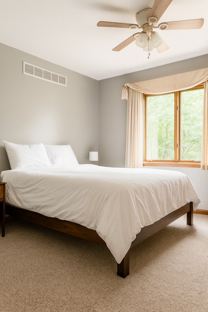 Queen bed.