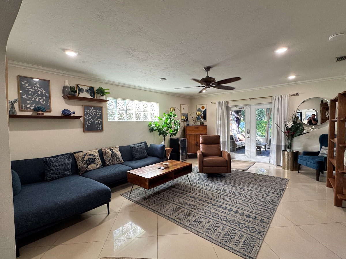 Popular Airbnb listing: The Pink Flamingo - Luxurious Oasis w/ Heated Pool in Oakland Park