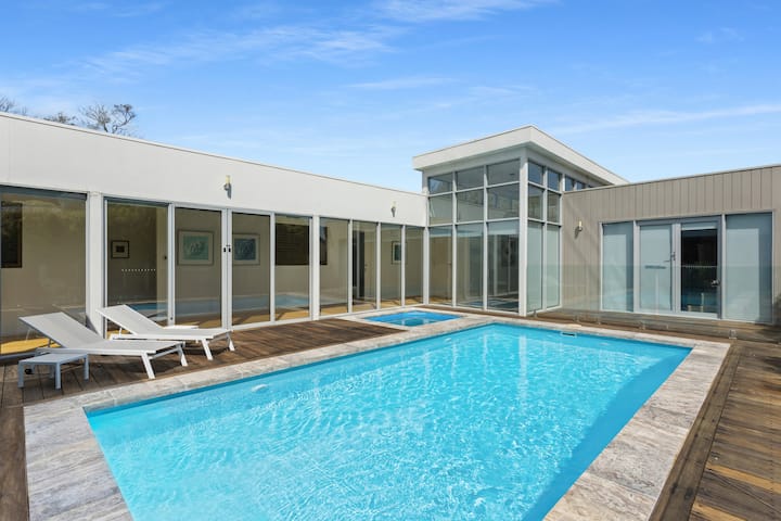Sorrento's Finest Private Luxury Resort, Stunning Pool & New Spa (Sleeps 10) - Sorrento