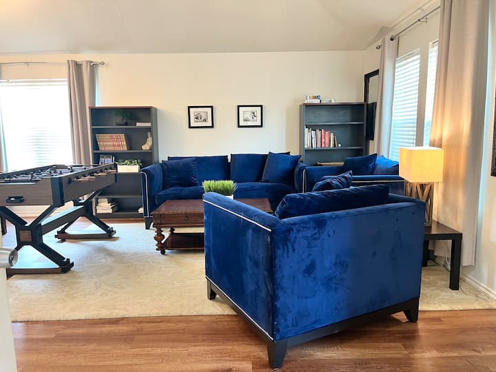 Spacious 4BR Retreat | King Suite | 2 Living Rooms