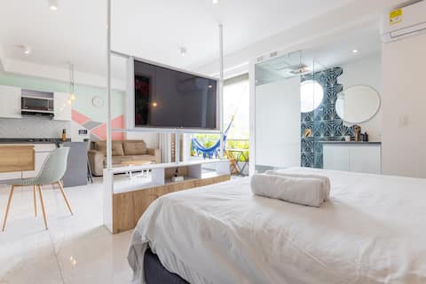 Utopia 4.East - Cosmopolitan Loft•Self Check-In•AC