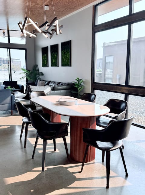 Tellee Retreat | Breathe. Sip. Enjoy. NO ABNB FEES