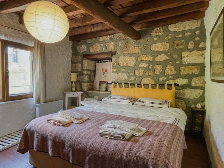 Dormitorio Pingala:
cama doble de 160x200.