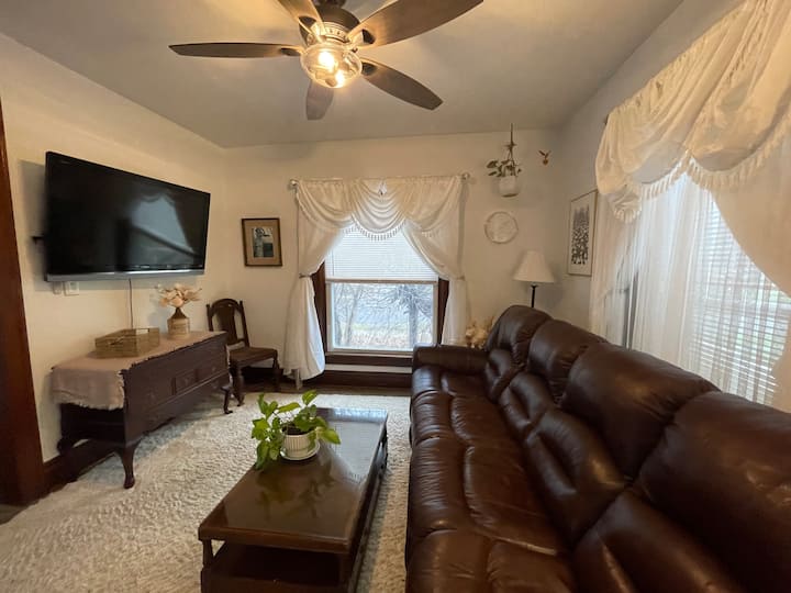Renovated Small Town Charm Next To Suny Fredonia - Fredonia, NY