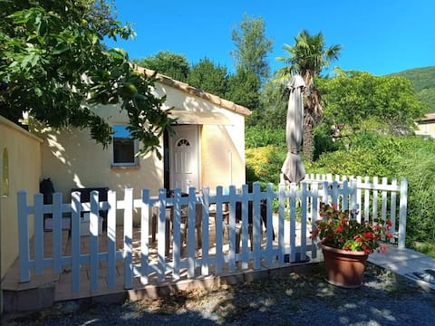Independent air-conditioned cottage with private pool