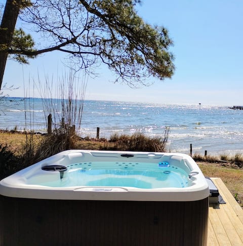 Bay cottage 🏖on the beach. Stunning views🏝