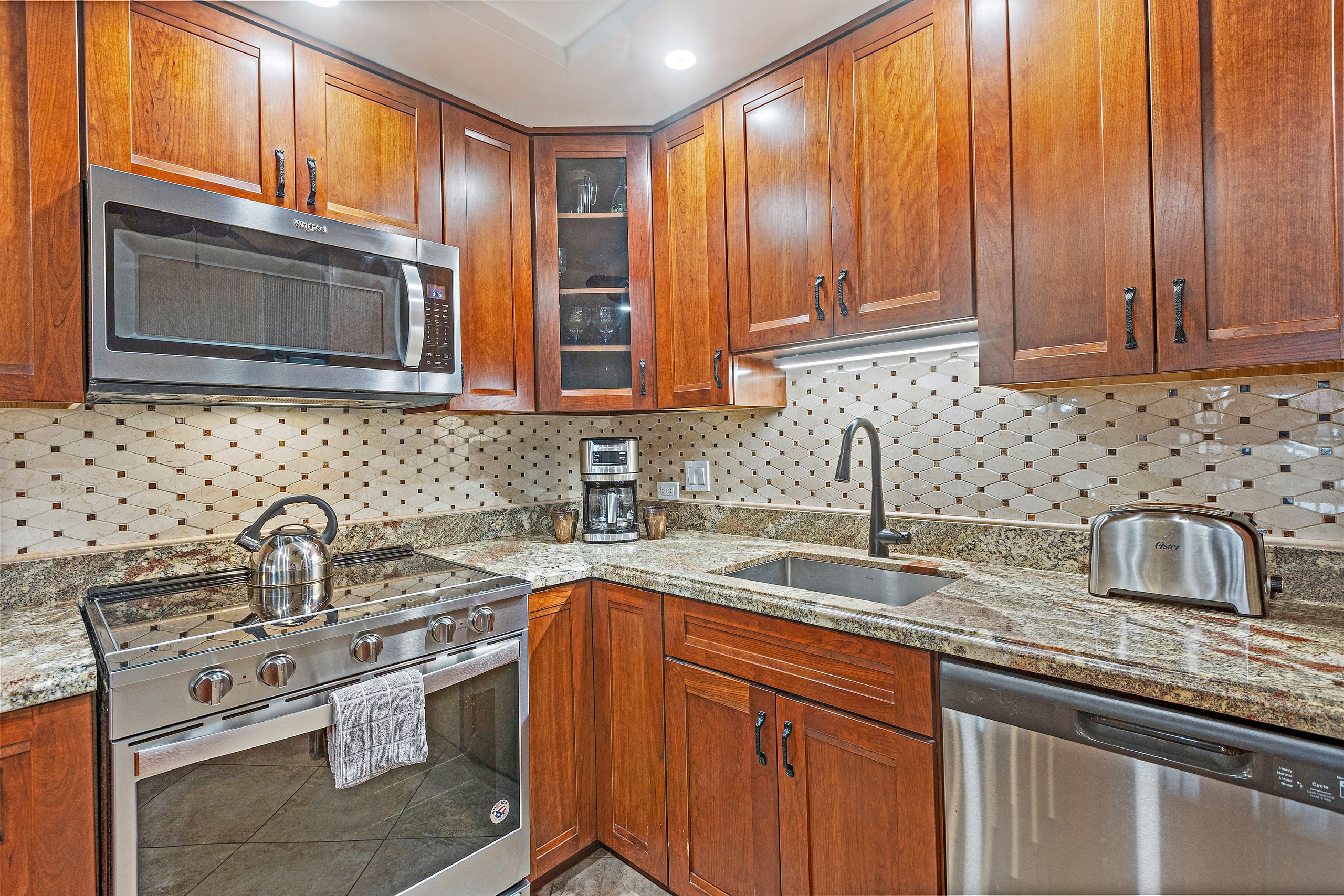 Condo in Kihei · ★4.84 · 2 bedrooms · 4 beds · 2 private baths - Image 11