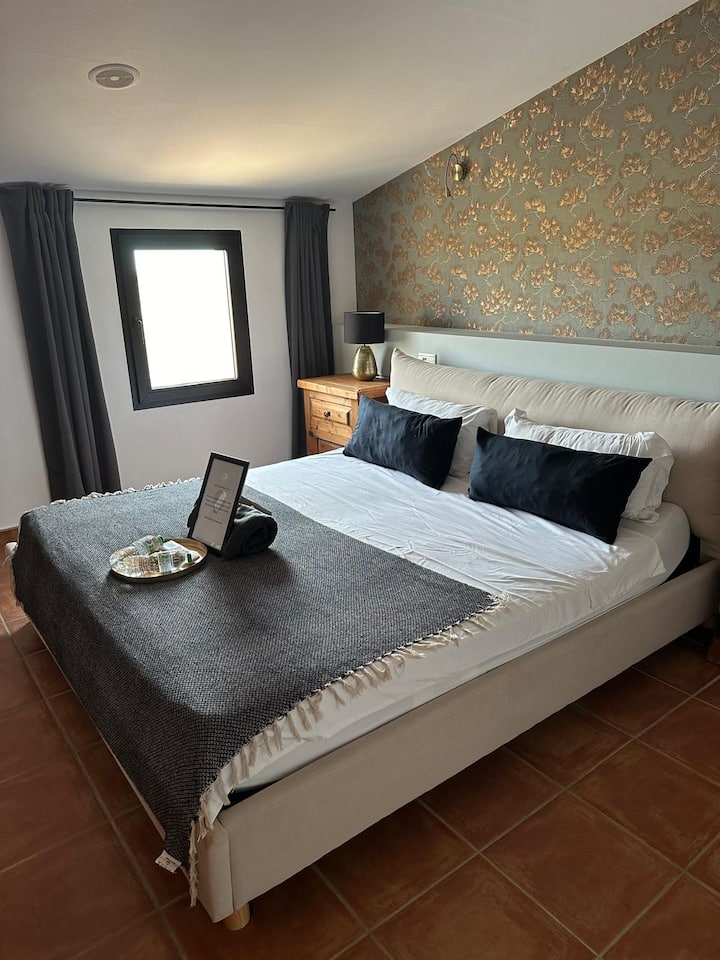 Chumba cha kulala cha ghorofa ya juu cha 6 kilicho na bafu kwenye chumba cha kulala