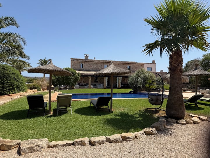 Finca Gallo Negro Mallorca Social Media - Campos