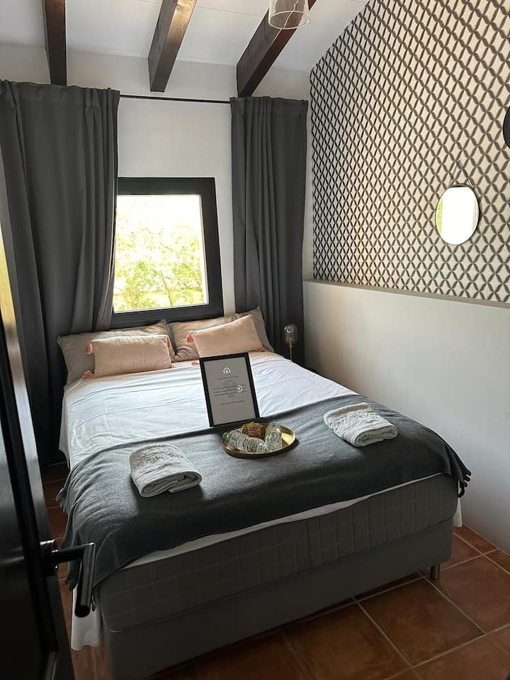 Chumba cha 3 cha kulala cha ghorofa ya chini kilicho na bafu tofauti 