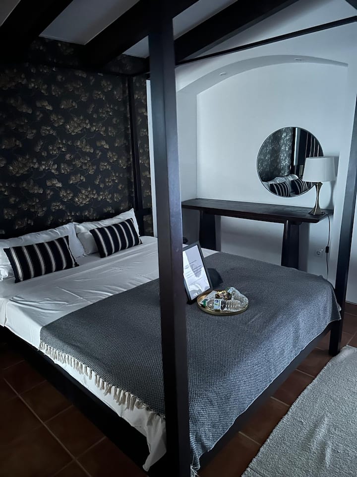 Chumba cha kulala cha ghorofa ya juu cha 4 kilicho na bafu kwenye chumba cha kulala